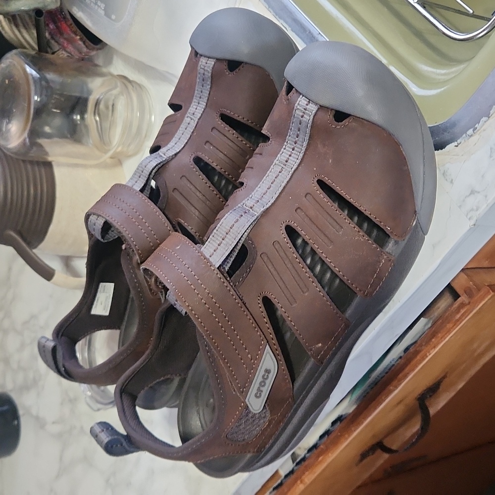 Crocs Men's Yukon FishermanSandals (11)